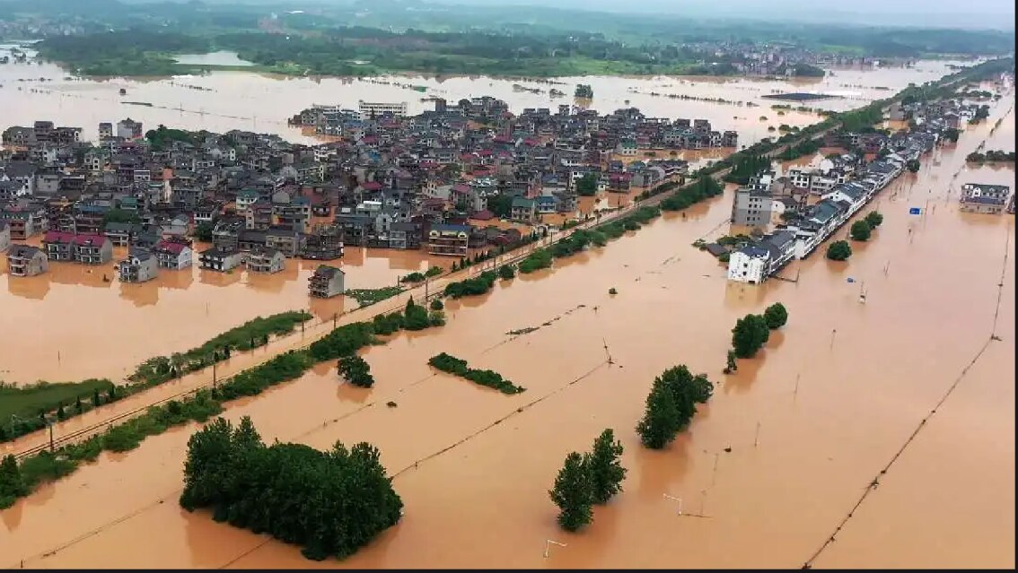 Deadly Floods: মাত্র ১২ ঘণ্টায় ৩০ দিনের বৃষ্টি! কালপ্রিট ‘প্লাম রেইনে’র ভয়ংকর প্লাবনে বিপজ্জনক পরিস্থিতি! এখনই ১৮০০০ মানুষ…