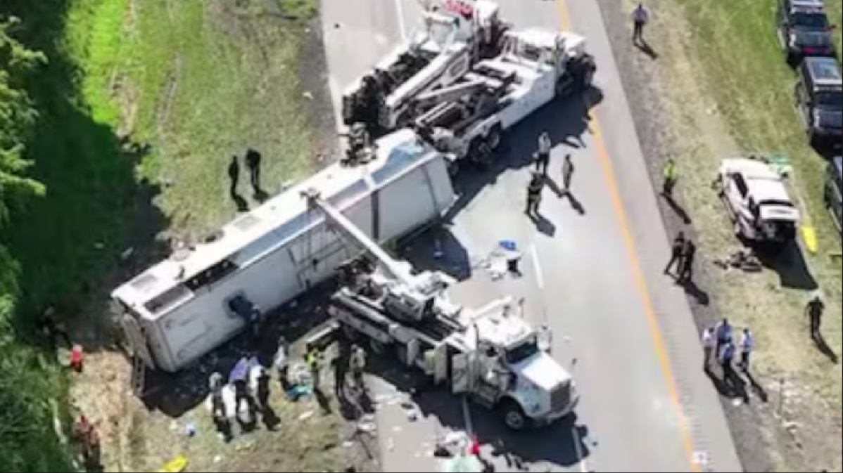 Niagara Falls Bus Accident: জনাষাটেক যাত্রী নিয়ে নায়াগ্রা জলপ্রপাতে গিয়েছিল! ভারতীয় ও চিনা পর্যটক-সহ উল্টে গেল সেই বাস! মৃত কমপক্ষে…