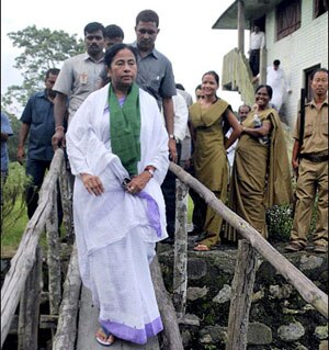 পাহাড়ে মুখ্যমন্ত্রী- চারটি নতুন জলবিদ্যুত্‍ প্রকল্পের ঘোষণা, মোর্চার সঙ্গে বৈঠক