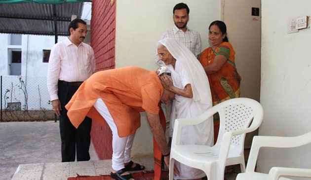 প্রধানমন্ত্রী ছেলের জন্মদিনে মায়ের উপহার পাঁচ হাজার টাকা