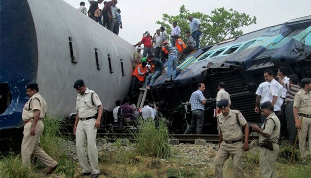 গোরখপুরে দুটি প্যাসেঞ্জার ট্রেনের মুখোমুখি সংঘর্ষ, হত ১২