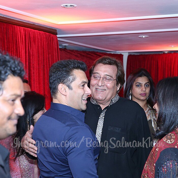 Salman Khan dances with Sonakshi Sinha.