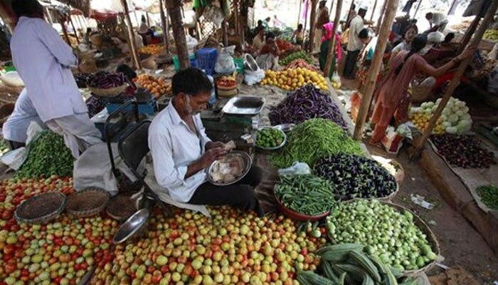 দাম কমছে জিনিসের, সস্তা হচ্ছে দেশ 