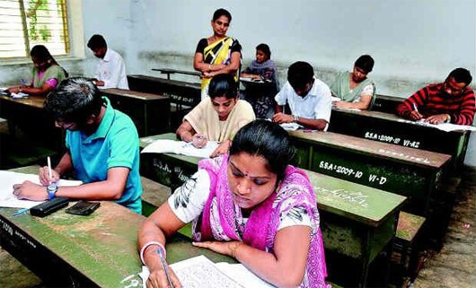 ২৪ ঘণ্টার খবরের জের! পরীক্ষার খাতায় পরীক্ষার্থীর নাম লেখার বেনজির নিয়ম তুলে নিল বারাসতের রাষ্ট্রীয় বিশ্ববিদ্যালয়