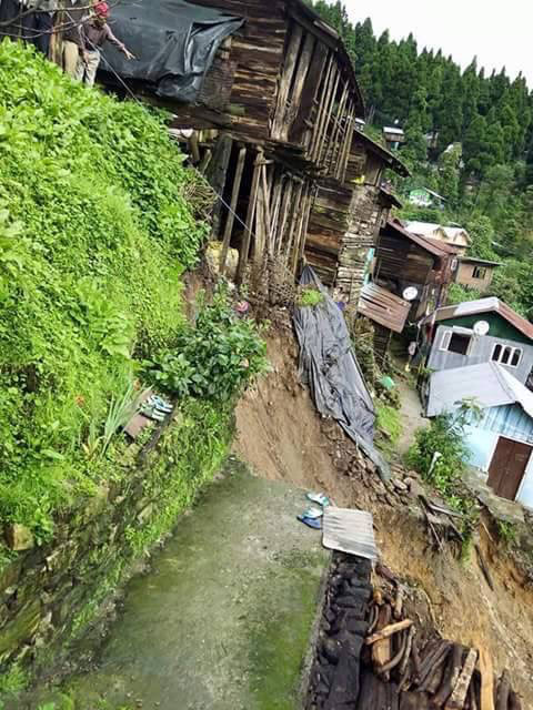 ধ্বংসের অভিঘাতে এখন পাহাড় জুড়ে শুধুই ধসের তাণ্ডব 