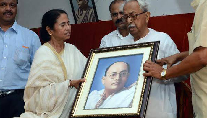 অশোকের সঙ্গে &#039;ছোট বোন&#039; মমতার কথা বলিয়ে মুস্কিল আসান করতে চায় &#039;আক্রান্ত আমরা&#039;  