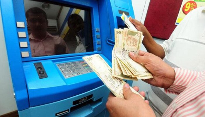 সাহায্যের নামে প্রতারণা, তরুণীকে বোকা বানিয়ে ATM থেকে ১০ হাজার টাকা তুলে চম্পট ২ যুবক  