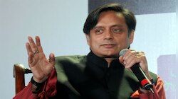 পুরস্কার ফিরিয়ে দেওয়া মানে স্বীকৃতিকে অসম্মান জানানো: থারুর 