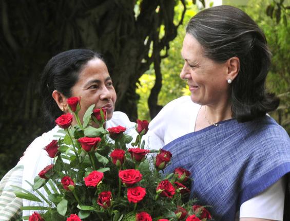 হেরাল্ড ইস্যুতে সোনিয়ার পাশে মমতা, মুখ্যমন্ত্রী বললেন, &#039;খারাপ লাগছে&#039;। তৃণমূল-কংগ্রেস জোট নিয়ে জল্পনা তুঙ্গে