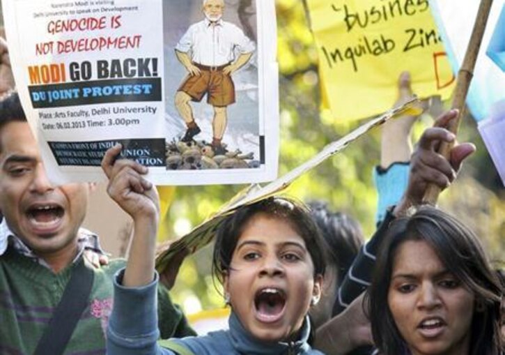 পড়ুয়াদের গো-ব্যাক স্লোগানের মুখে পড়লেন প্রধানমন্ত্রী