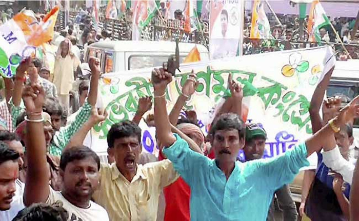 বামেদের পাল্টা পদযাত্রায় তৃণমূল বামেদের পাল্টা পদযাত্রায় তৃণমূল