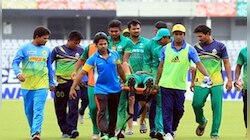 বাংলাদেশে খেলতে খেলতেই তাসকিনের বলে মাথায় মারাত্মক চোট পেলেন শুভ!
