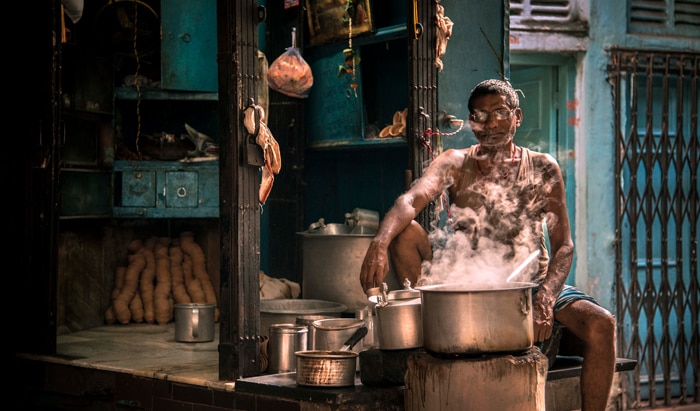  জেনে নিন, উপকারি কোনটা, দুধ চা নাকি লিকার চা? 