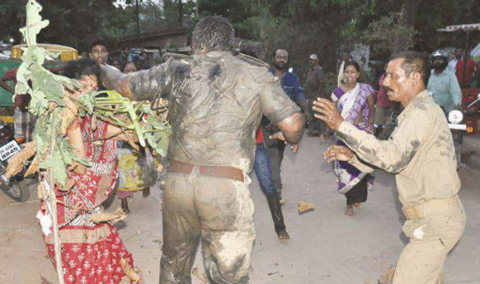 মালবাজারে শ্লীলতাহানির পর পুলিশকে মেরে পালাল দুষ্কৃতিরা