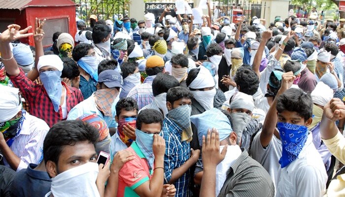 হাওড়ার বেলুড়ে একটি বেসরকারি ইঞ্জিনিয়ারিং কলেজের দুদল ছাত্রের মধ্যে মারামারি 