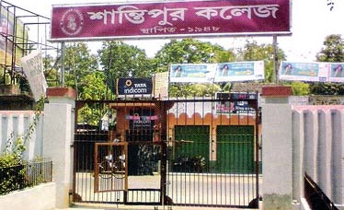 শান্তিপুর কলেজে তাণ্ডবের ঘটনায় গ্রেফতার হলেন কলেজের প্রাক্তন জিএস মনোজ সরকার শান্তিপুর কলেজে তাণ্ডবের ঘটনায় গ্রেফতার হলেন কলেজের প্রাক্তন জিএস মনোজ সরকার