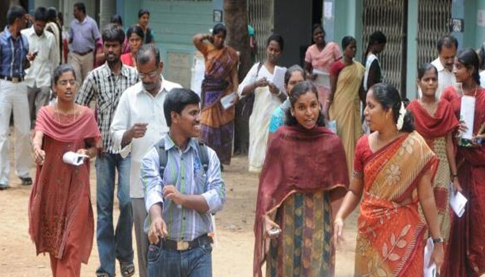 অনলাইনে আবেদন করা নিয়ে টেট উত্তীর্ণদের একাংশের ক্ষোভ