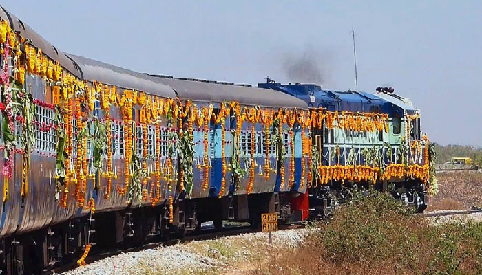 দীপাবলিতে ভারতীয় রেলের উপহার নতুন সুপারফাস্ট ট্রেন