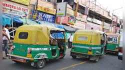 কয়েক মাসে কমেছে LPG-র র দাম, তবুও বাড়ছে অটোর ভাড়া!