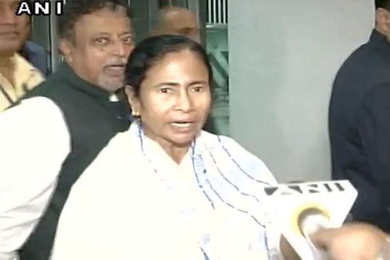 বিপাকে মমতার বিমান; জরুরি ভিত্তিতে অবতরণ কলকাতায়