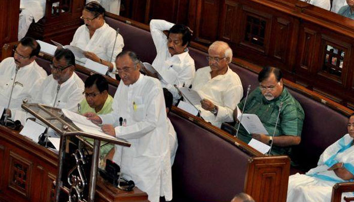 রাজস্ব আদায়ে বিপুল ঘাটতি নিয়েই, কর্মসংস্থানের প্রতিশ্রুতি দিয়ে পেশ রাজ্য বাজেট 