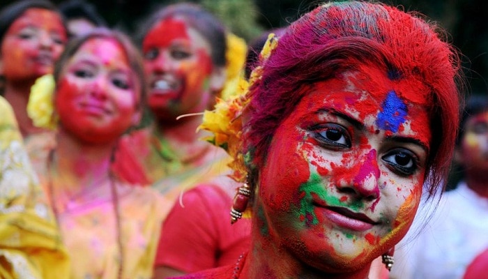 রঙের নেশায় বুঁদ বাঁকু়ড়া থেকে বারাসত