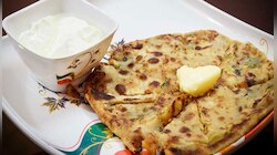 ৩ মিনিটে শিখে নিন কীভাবে বানাবেন ‘আলুর পরোটা’