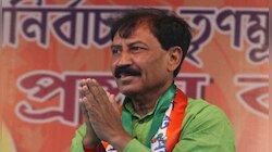 লোকসভার অধ্যক্ষকে ফুটবল উপহার তৃণমূল সাংসদ প্রসূনের