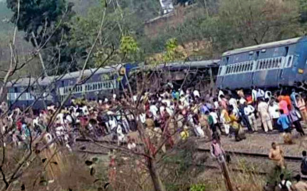 Rajya Rani Express derails in Uttar Pradesh