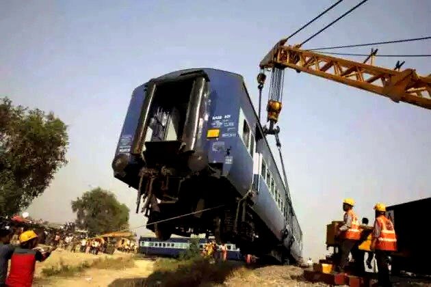 Rajya Rani Express derails in Uttar Pradesh