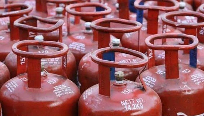 দুর্গাপুরে LPG বটলিং প্ল্যান্টে বিক্ষোভ, বন্ধ লোডিং-আনলোডিং