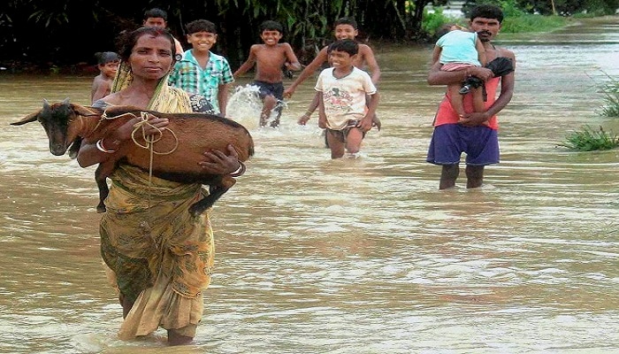 বাঁকুড়ায় বিপদসীমার উপর বইছে সব নদী; সুন্দরবনে জলের তলায় কয়েকশ একর চাষজমি