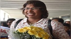  তোমায় কুর্ণিশ জানাচ্ছে গোটা বাংলা, সেলাম ঝুলন