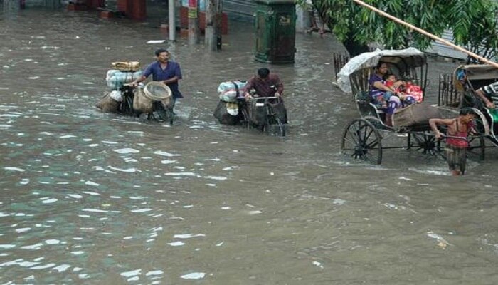 ঘণ্টা দুয়েকের বৃষ্টিতেই জল থই থই রানাঘাট