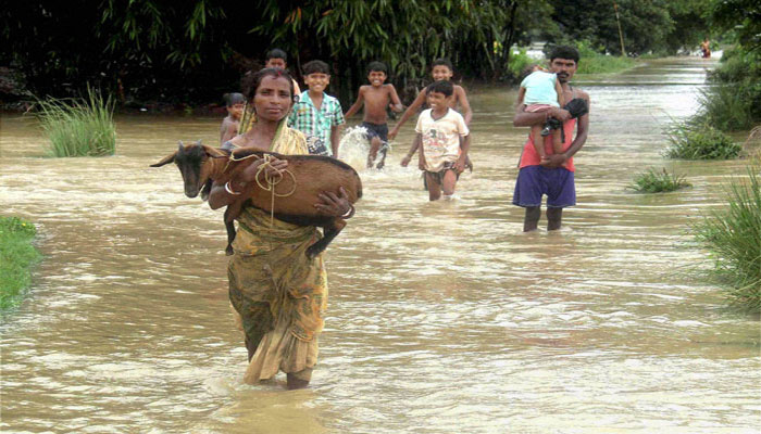 বৃষ্টিতে অথৈ জলে হাবুডুবু খাচ্ছে কোচবিহার