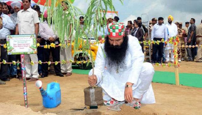 'বাবা' রাম রহিম এখন জেলের মালি, দৈনিক মজুরি ৪০ টাকা 'বাবা' রাম রহিম এখন জেলের মালি, দৈনিক মজুরি ৪০ টাকা