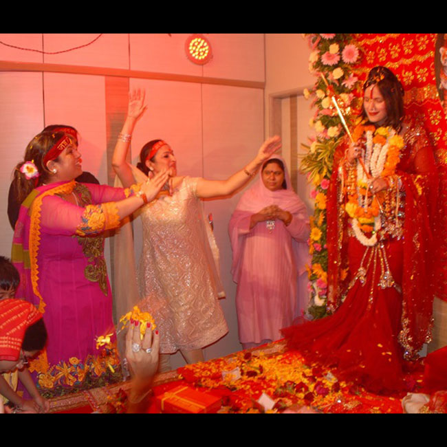 Pictures of self proclaimed Godwoman Radhe Maa that ignited controversies!8