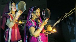 ভারতীয় পুরুষরা কি সত্যিই চান, নারীরা তাঁদের জন্য উপবাস করুন?