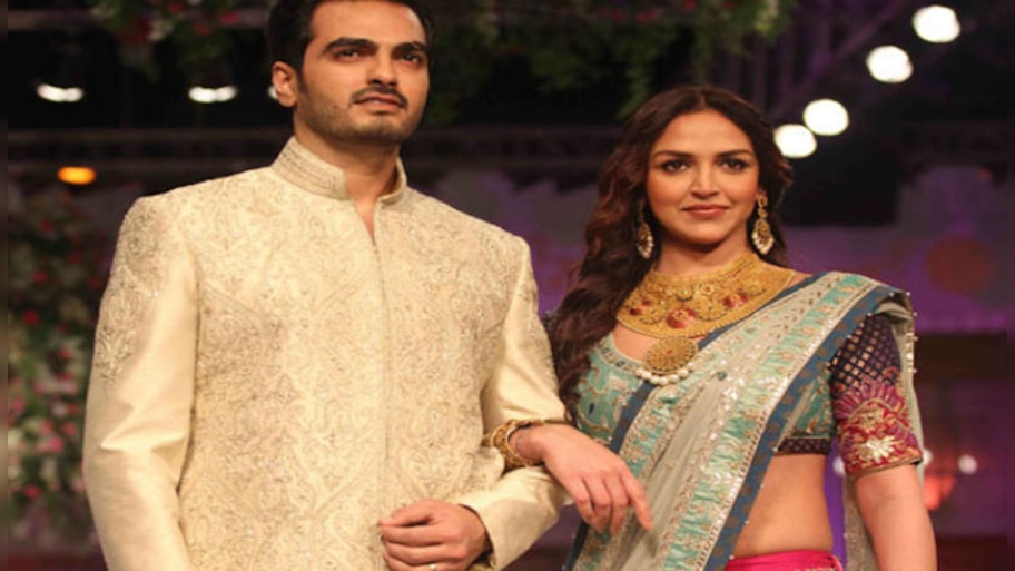 মেয়ের স্বর্গীয় নাম রাখলেন নতুন মা-বাবা এষা এবং ভরত তখতানি
