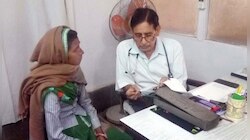 প্রেসক্রিপশনে হনুমান চাল্লিশা! ডাক্তারবাবুর 'আধ্যাত্মিক ওষুধে' চক্ষু চড়কগাছ