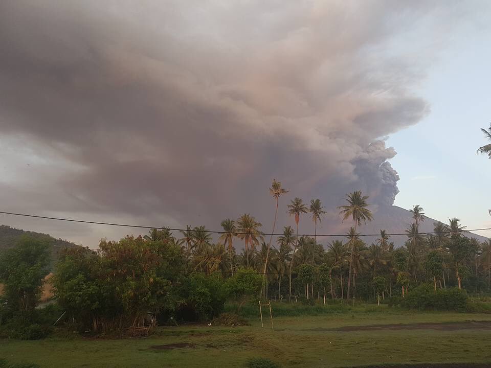 মাউন্ট আগুং ফুঁড়ে অগ্নুৎপাত, আশঙ্কা বালিতে, দেখুন ভয়াবহ ছবি 