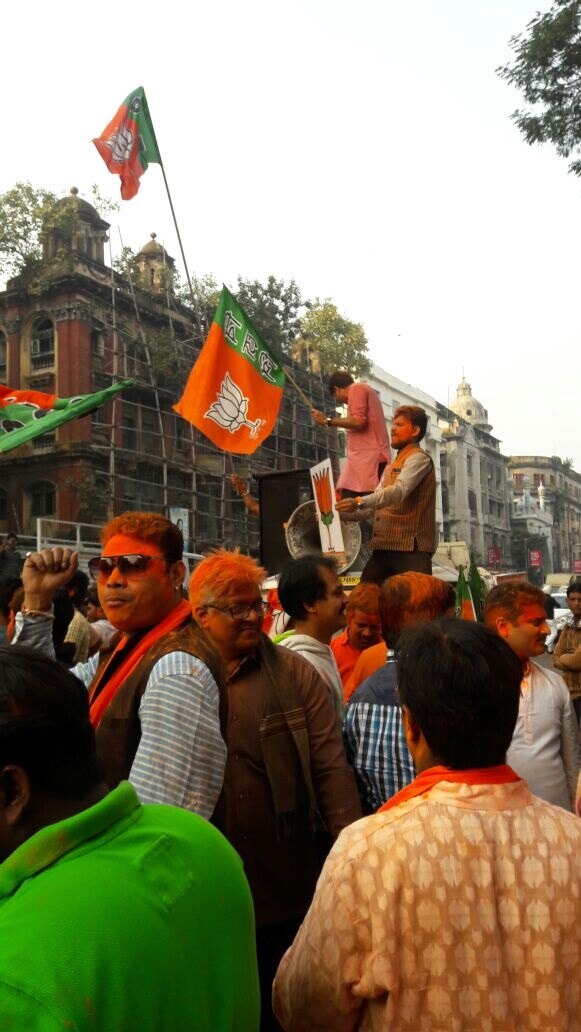 গুজরাট, হিমাচলে জয়ের পর কলকাতায় বিজেপির উল্লাস 