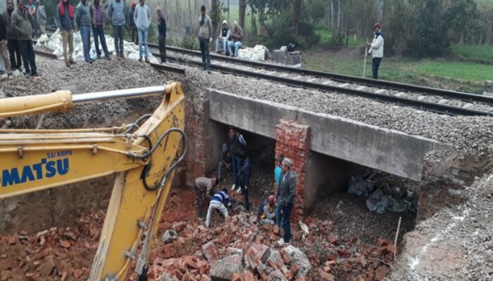 তিন মাসের কাজ ৭ ঘণ্টায়, সেতুর পুনর্নির্মাণ করে তাক লাগাল রেল  