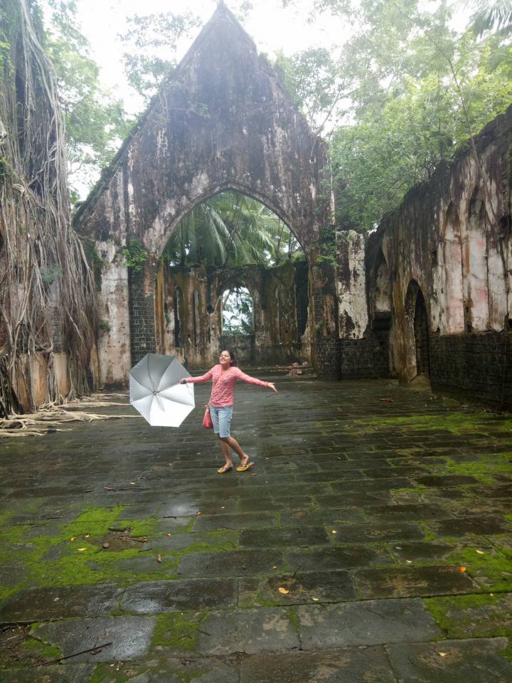 ক্যামেরার বাইরে কেমন দেখতে 'অর্ধাঙ্গিনী' অভিনেত্রী নবনীতা দাসকে, দেখুন 