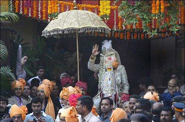 সাতপাক ঘোরার ১১ বছর, অভিষেক-ঐশ্বর্যর বিয়ের এই ছবি দেখেছেন..