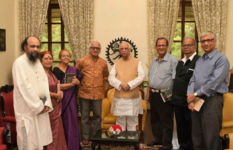 রাজভবনে চা চক্রে হাজির বাংলার বিশিষ্ট বুদ্ধিজীবীরা