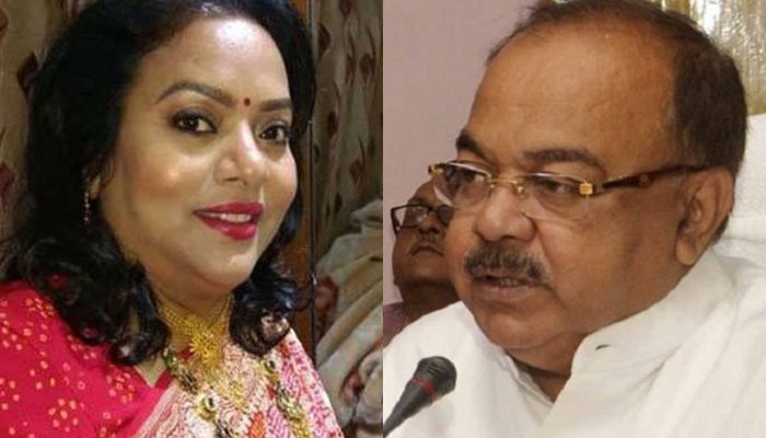 মেয়ের ভিসায় স্বাক্ষর চাই, মেয়রের বাড়ির সামনে সারা রাত ধরনা রত্নার মেয়ের ভিসায় স্বাক্ষর চাই, মেয়রের বাড়ির সামনে সারা রাত ধরনা রত্নার