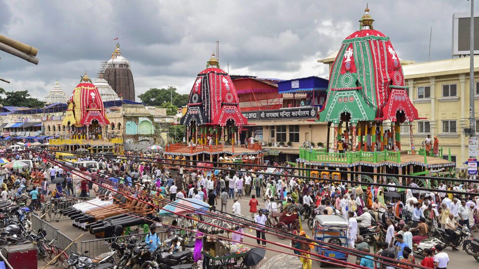 রথের রশিতে টান পড়তেই উত্সবমুখর পুরী