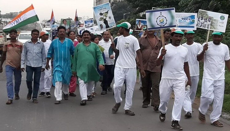 বর্ধমান থেকে ১১০ কিলোমিটার পায়ে হেঁটে ২১ জুলাইয়ের সভায়