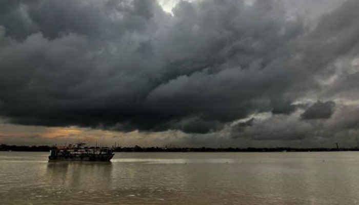 রোদ্দুর দেখে ধোঁকা খাবেন না, যে কোনও সময় ফের নামতে পারে ভারী বৃষ্টি